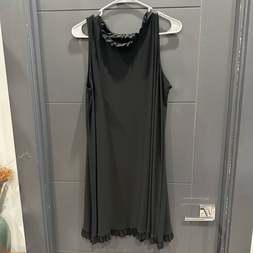 Sleeveless black elegant dress